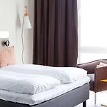 コンフォート エアポート ホテル 4*
