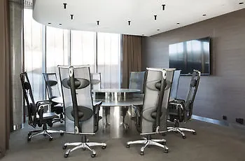 מלון Comfort Airport 4*